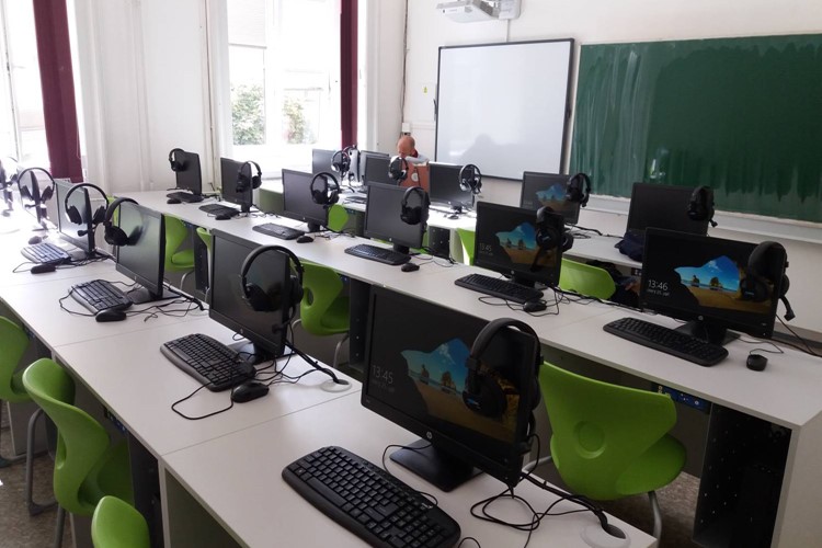 Žáci budějovického gymnázia se učí v nových učebnách