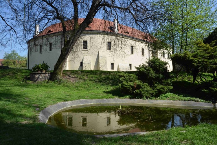 O víkendu se v Roztokách můžete s archeologem vydat za mincovními poklady