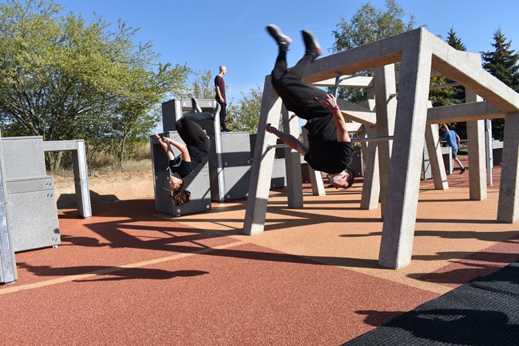 Plzeň má nové venkovní parkourové hřiště, jedno z největších v Evropě