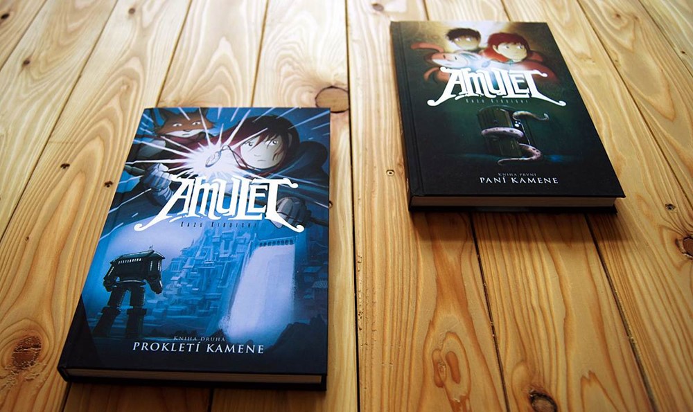 Amulet 1 a  Amulet 2.