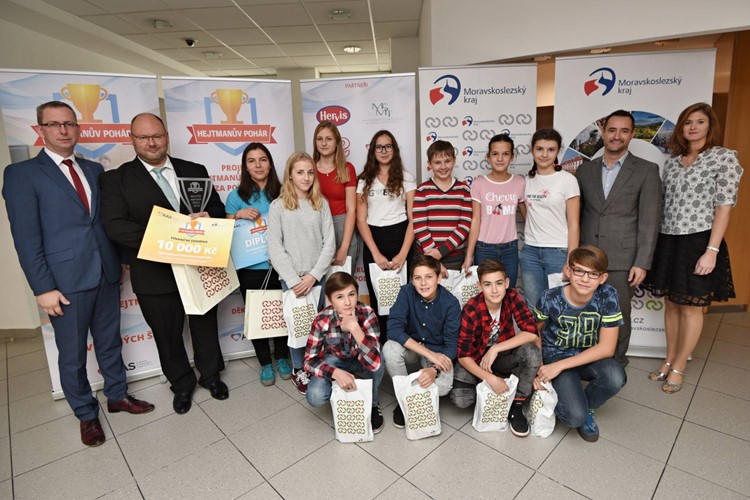Bílovecké gymnázium obhájilo titul. Opět získalo Hejtmanův pohár