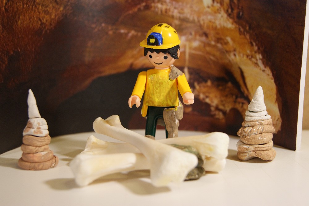 Igráček speleolog. 