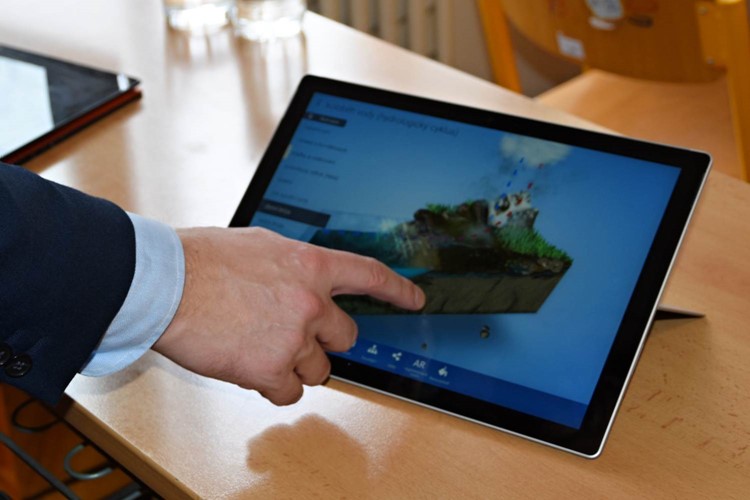 Královéhradecký kraj  otevřel první učebnu pro digitální vzdělávání 