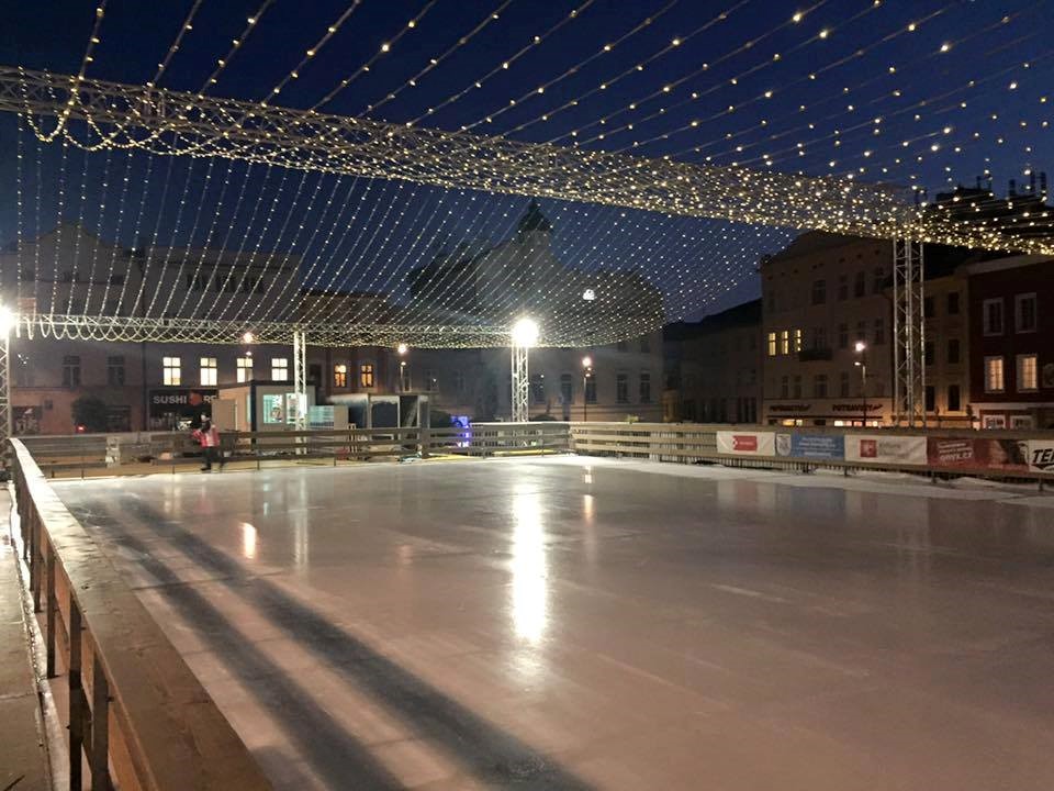 Kluziště na Dolním náměstí v Olomouci. 