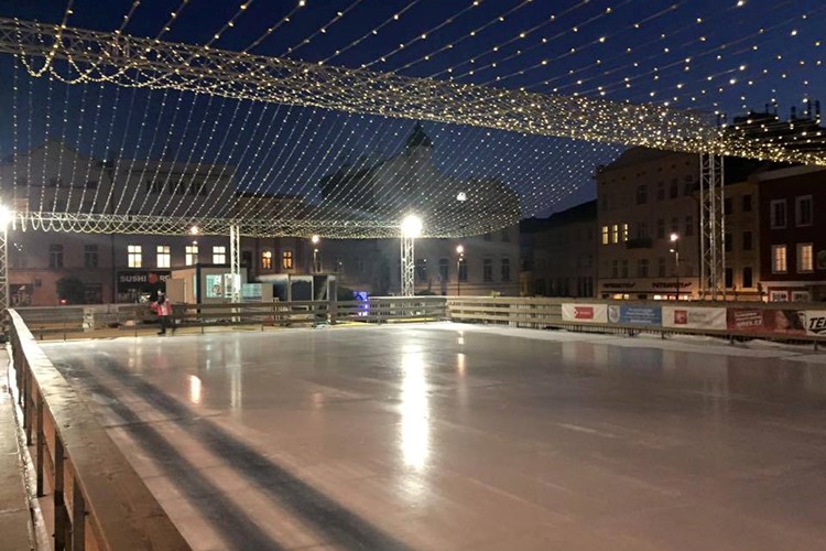 V centru Olomouce se opět bruslí. A sice na kluzišti na Dolním náměstí