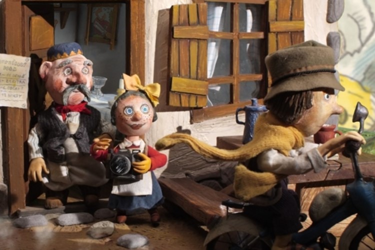Výstava umožňuje prohlédnout si originální trojrozměrné filmové scény, loutky i rekvizity