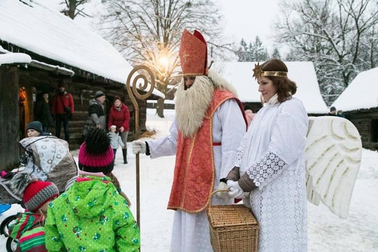 Projděte se Valašskou dědinou v předvánočním čase