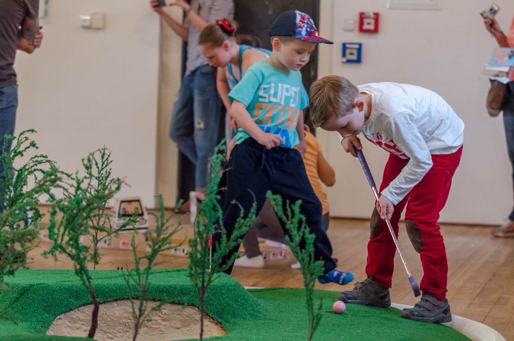 Unikátní minigolf v Objeváriu v Českých Budějovicích. 