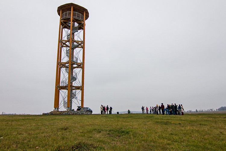 Turisty dělí od jedinečné vyhlídky třiaosmdesát schodů