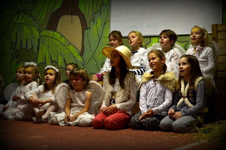 Na náměstí v Mikulově se můžete přijít podívat na živý betlém