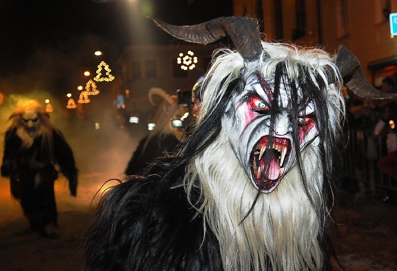 Krampus show v Kaplici se těší veliké oblibě. 