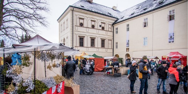 Zámek Svijany nabídne adventní trhy a koncert sboru Musica Fortuna