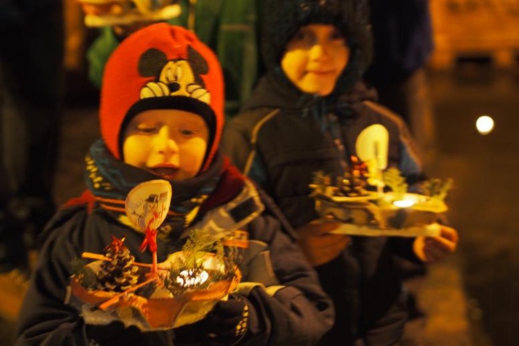 Ve Velké Bystřici zazpívají koledy a pustí po vodě skořápkové lodičky