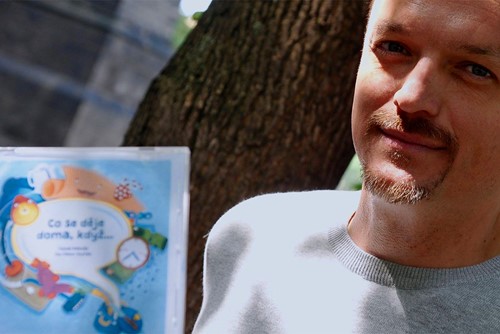 Humor, nadsázka, ani originalita nechybí v knize pohádkových příběhů Co se děje, doma když …