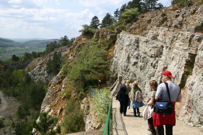 Koněpruské jeskyně