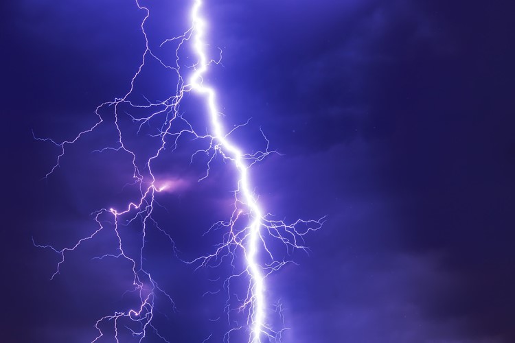 Co dělat, když výlet překazí bouřka? Hlavně se rychle schovat