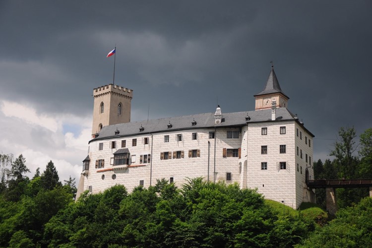 Stovky květů zaplní hlavní prohlídkovou trasu hradu Rožmberk