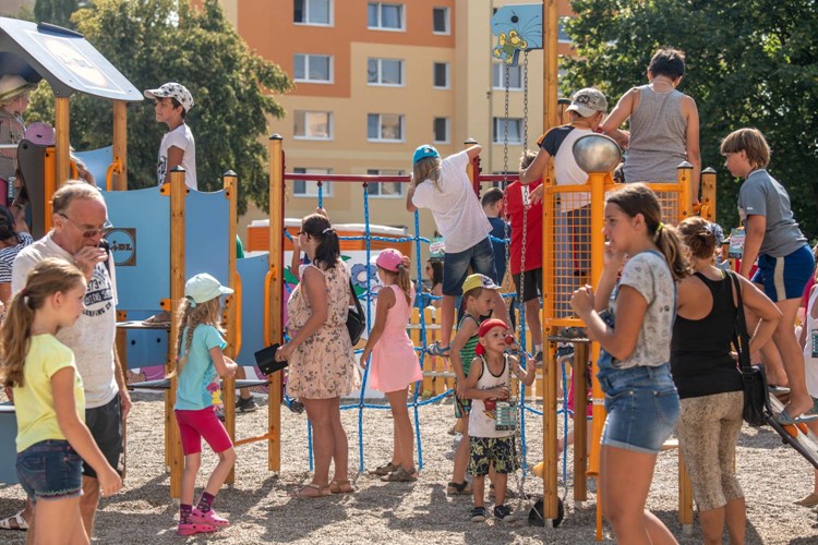 Děti v České Lípě si mohou hrát na novém Rákosníčkově hřišti