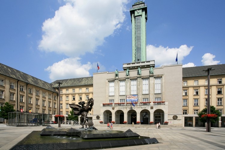 Z nejvyšší radniční věže v Česku můžete vidět i Beskydy. Seznámíte se i s její historií