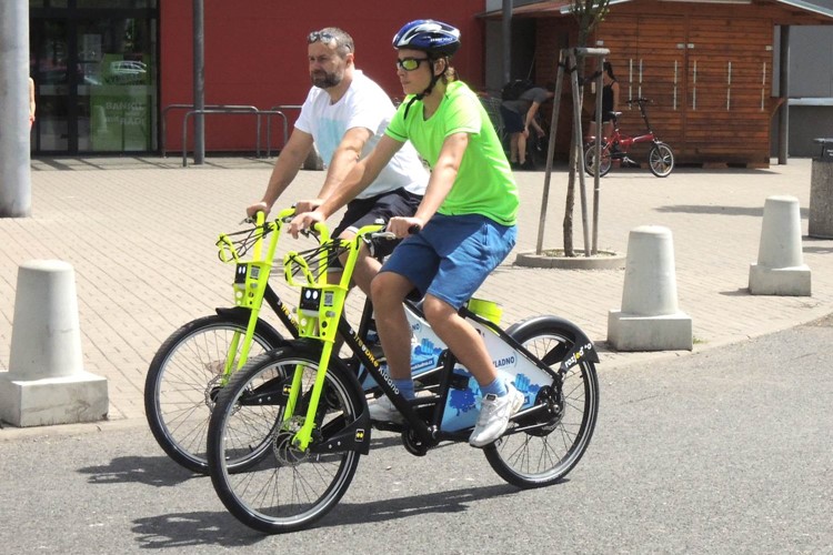 Kladeňáci si sdílená kola oblíbili – denně se vydají na stovky jízd