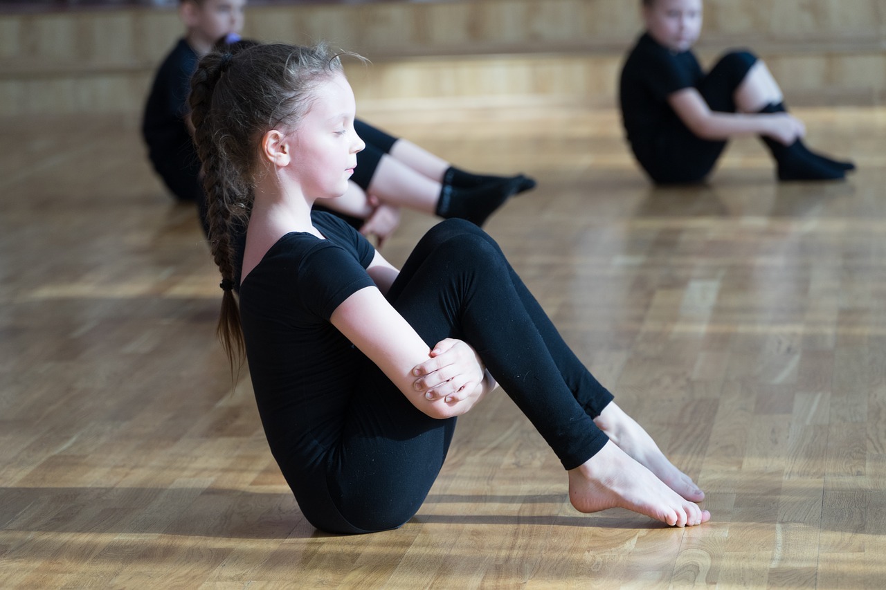 Gymnastika představuje všeobecnou pohybovou průpravu. Naučí třeba šňůru, přemety či salta