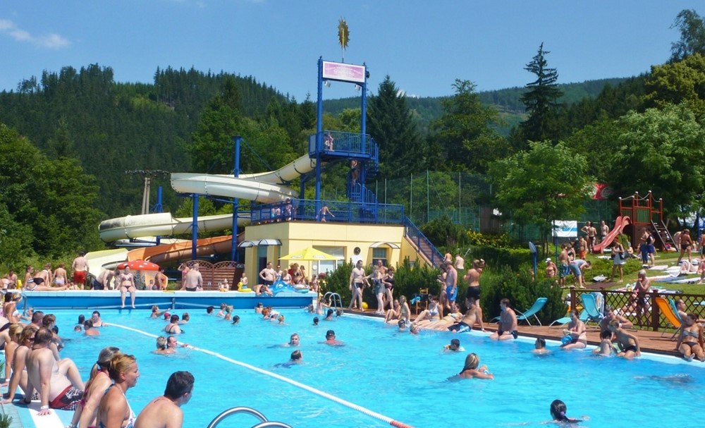 Koupaliště Sluníčko v horské obci Ostravice. 