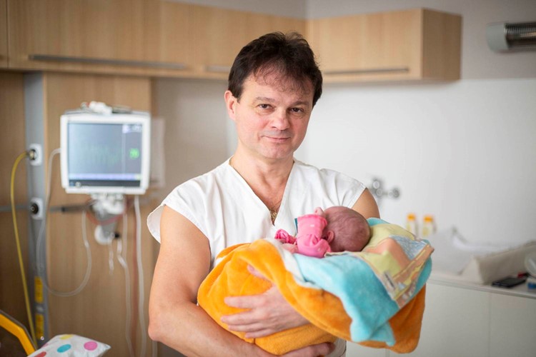 Největším problémem je vysoký věk prvorodiček, říká primář Jozef Macko