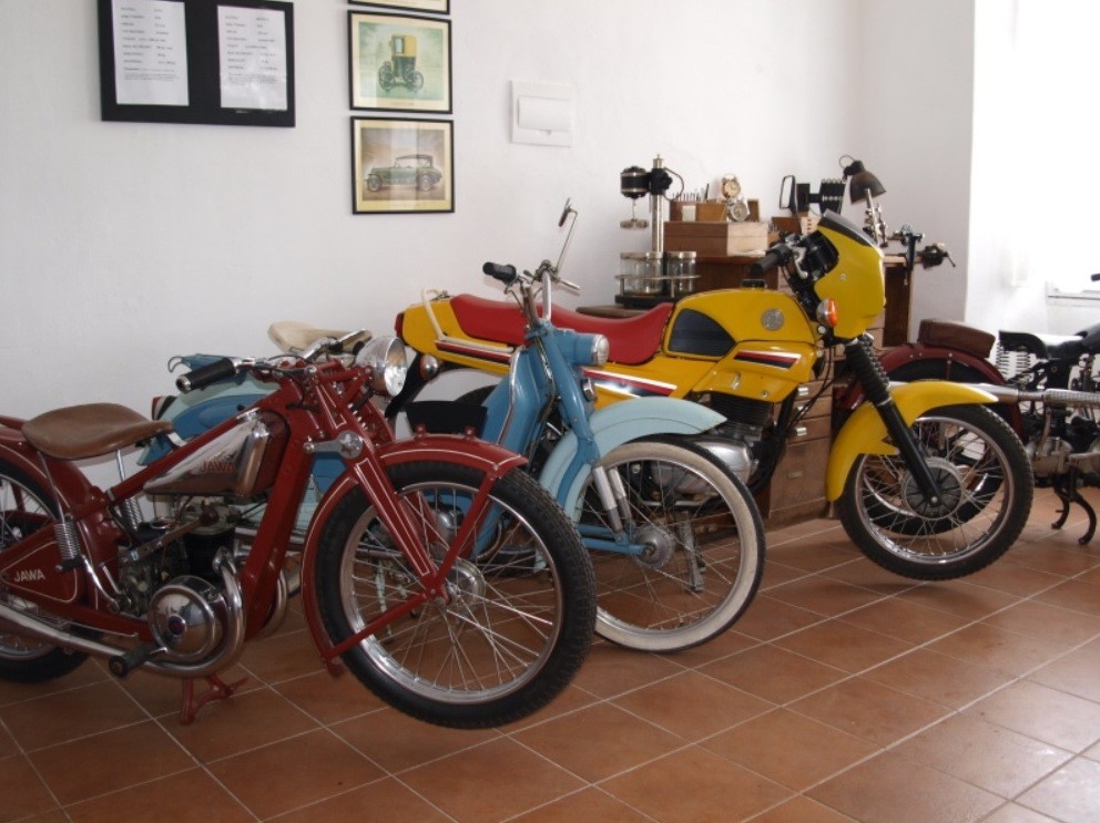 Muzeum historických motocyklů v Železné Rudě. 