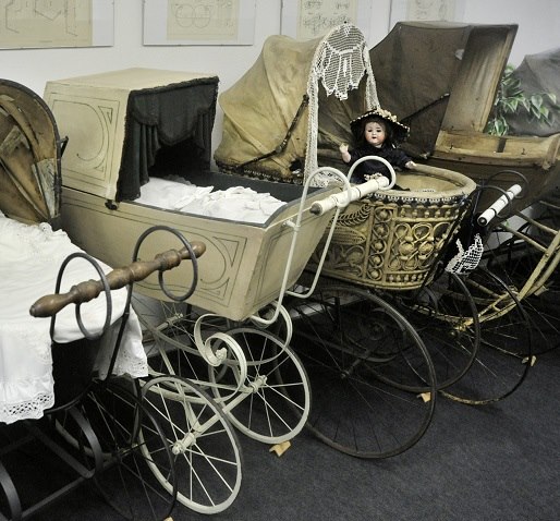Muzeum starožitných kočárků, panenek a patentních listin