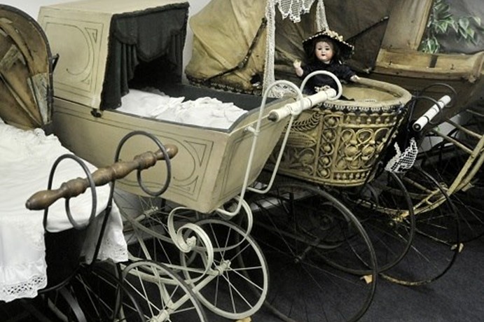 Muzeum starožitných kočárků, panenek a patentních listin