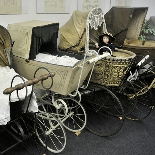 Muzeum starožitných kočárků, panenek a patentních listin