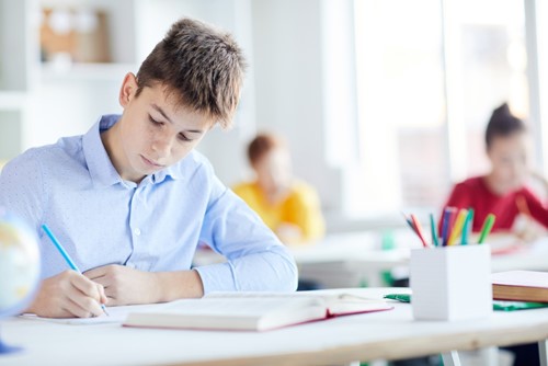 Přijímací řízení na SŠ: školy praskají ve švech. Druhé kolo vypíše minimum škol