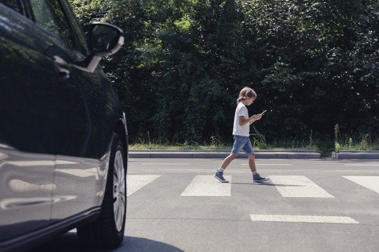 Méně aut a bezpečnější cesta dětí do škol díky školním plánům mobility